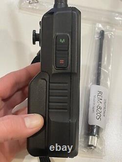 Uniden SDS100 Digital APCO Deluxe Trunking Handheld Scanner With Extras And Box